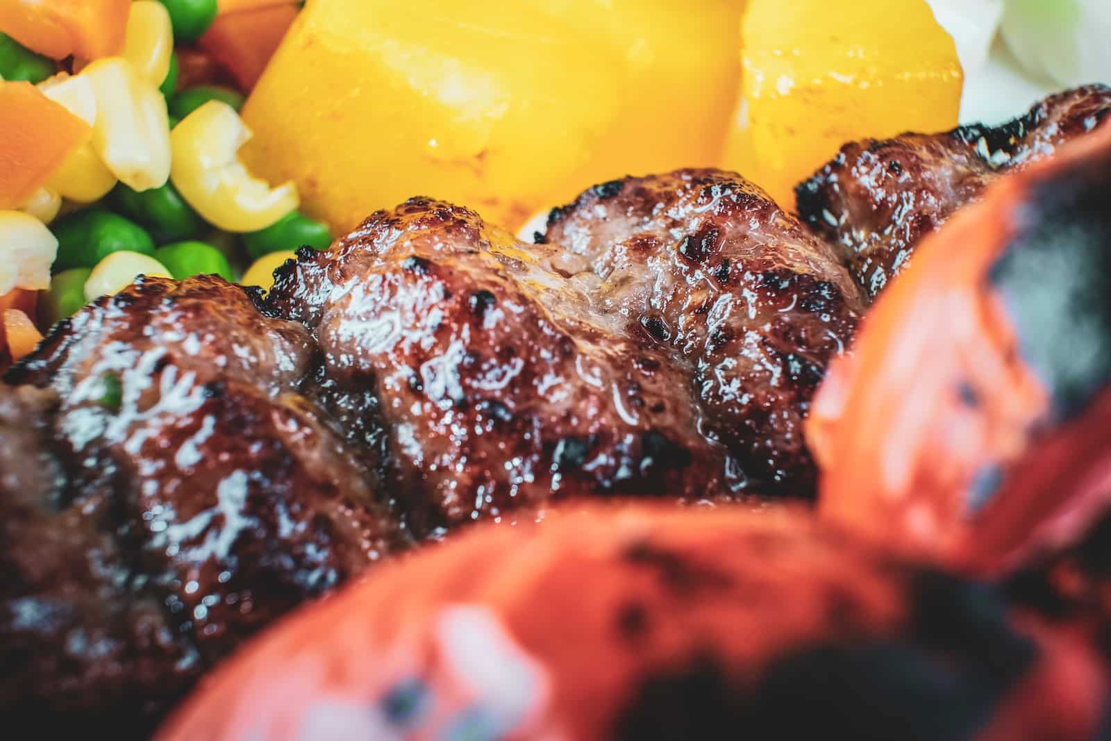 What Types of Meat Can Cats Eat?